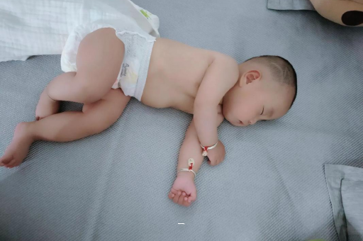 忻州宝宝脸上有白色斑块
